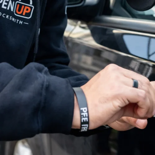 Emergency locksmith in Seattle responding to a customer call